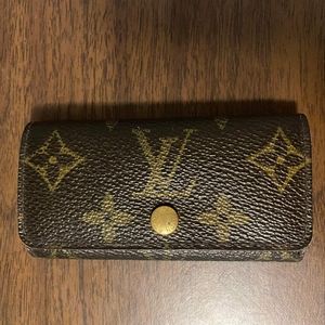 Authentic Louis Vuitton 4 Ring Key Holder in Monogram